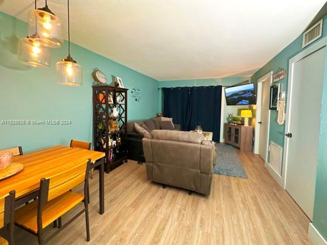 Foto del edificio - 98221 Windward Ave