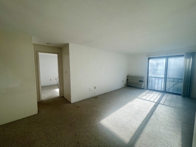 Building Photo - 9 Village Rock Ln