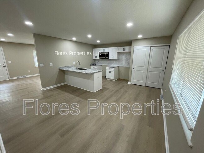 Building Photo - 2561 Milverton Way