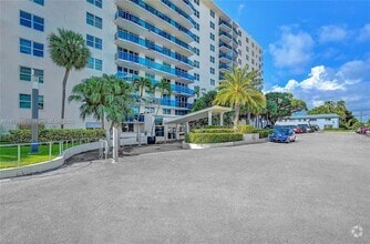 Building Photo - 7501 E Treasure Dr