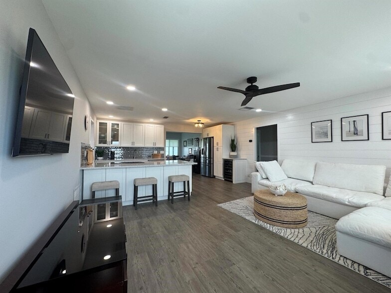Photo - 108 SW 9th St