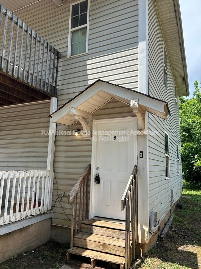 Building Photo - 113 W Tinsley St
