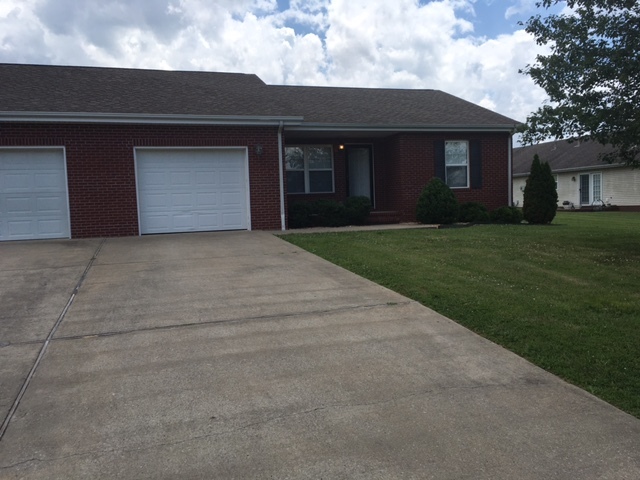 Garage view. - 907 Bagwell Dr