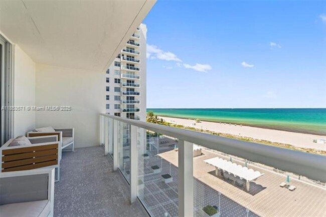 Foto del edificio - 5701 Collins Ave