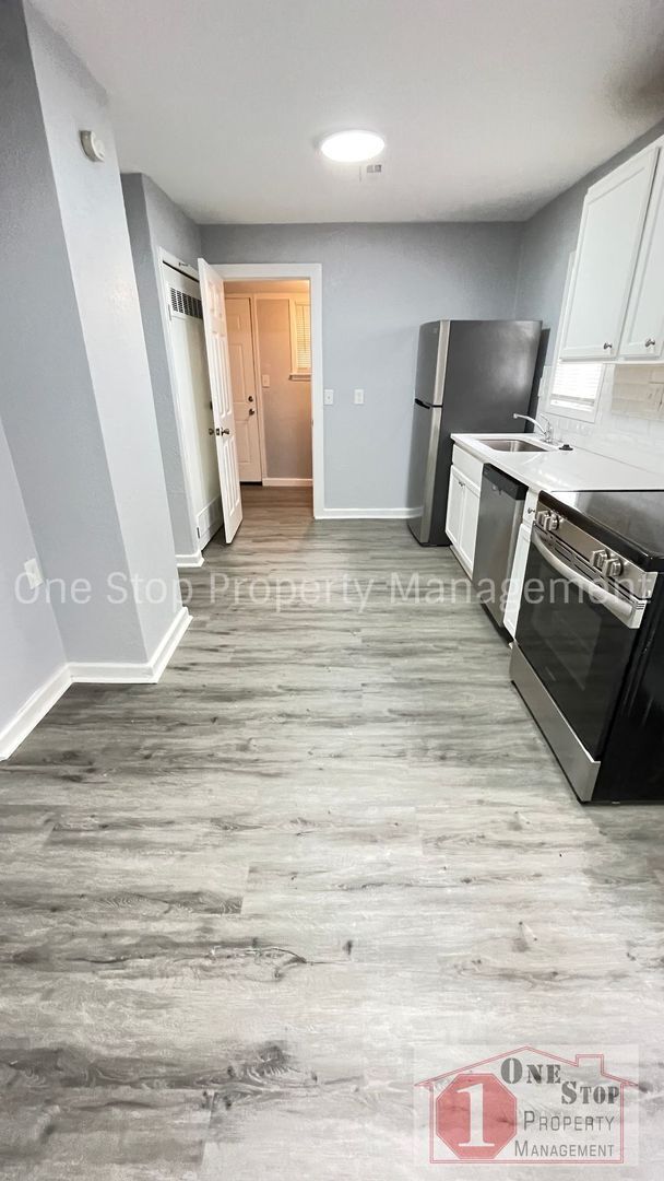 Foto del edificio - Beautiful 4 Bedroom 2 Bathroom Home in Kan...
