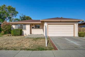 Building Photo - 1109 White Cliff Dr