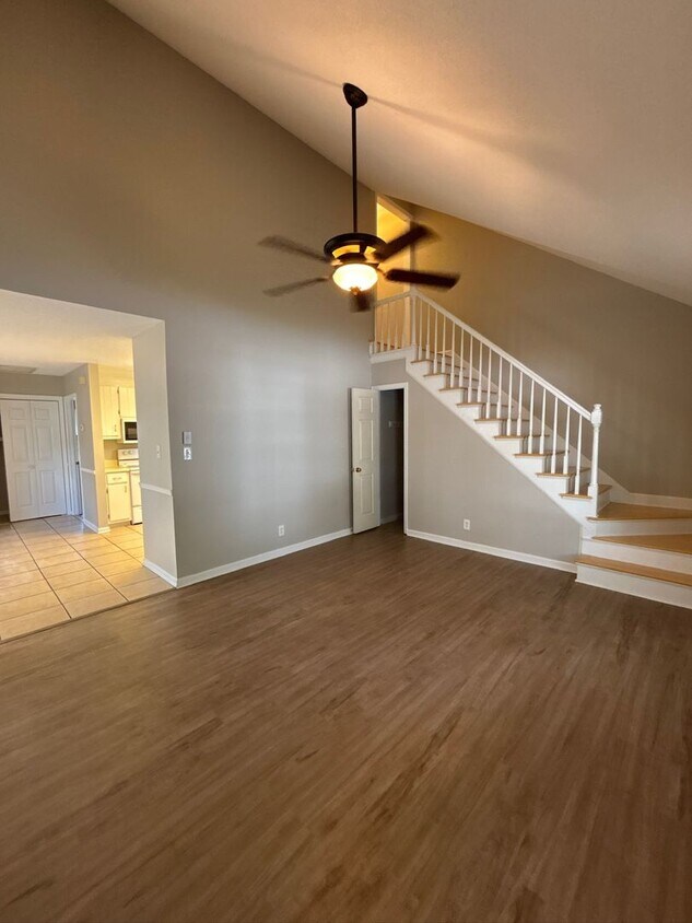 Foto principal - Townhome for Rent