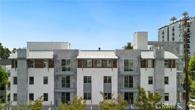 Building Photo - 1014 Larrabee St