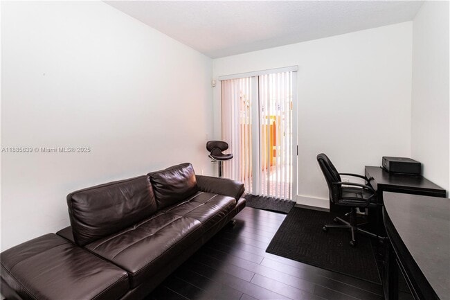 Foto del edificio - 6202 NW 116th Ave