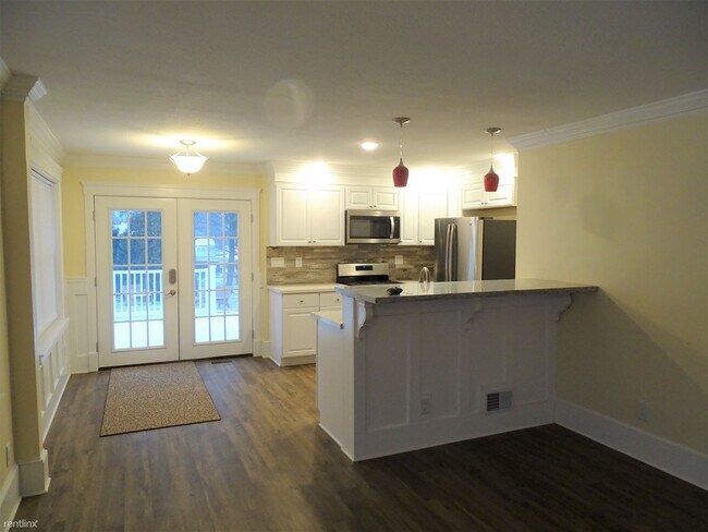 Building Photo - 2 br, 1.5 bath Townhome - 1112 W Maumee St