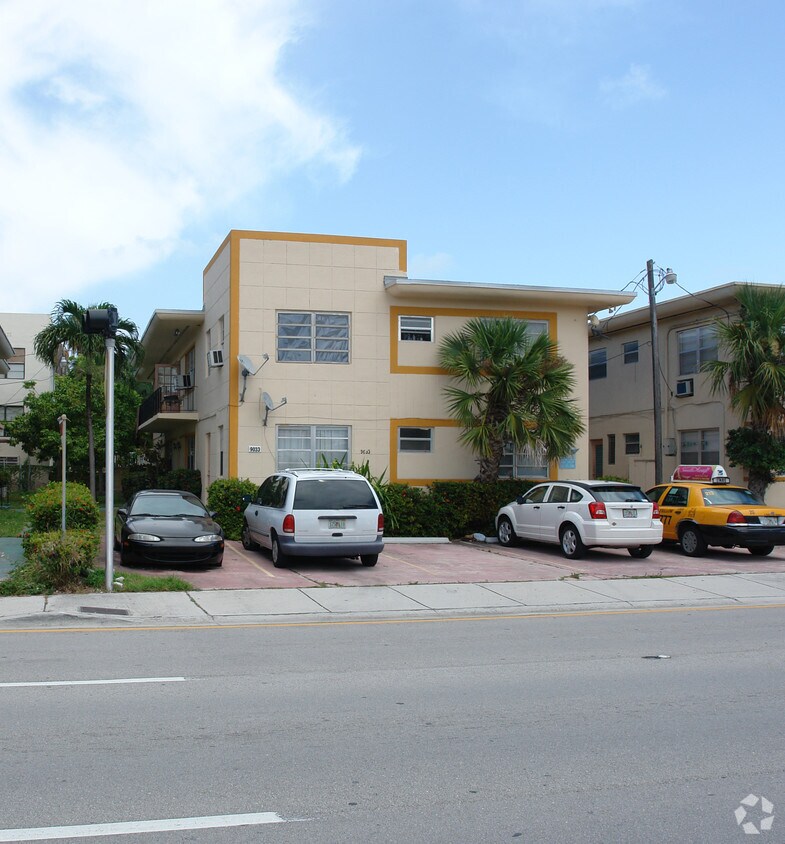 Primary Photo - 9033 Harding Ave