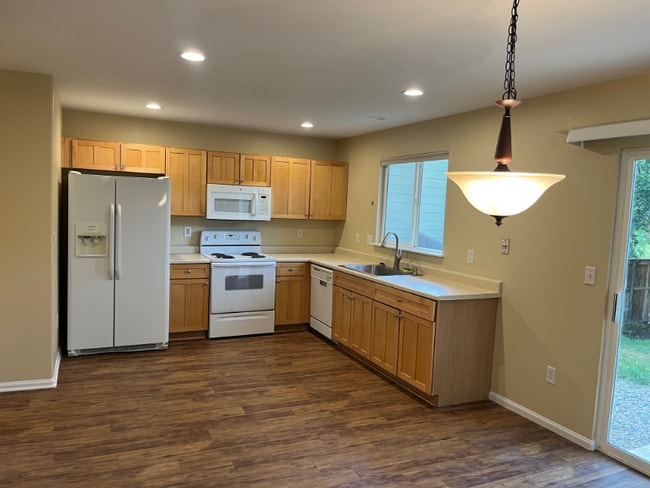 Building Photo - 1846 Twin Lakes Cir