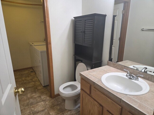 Building Photo - 2244 Pinyon Jay Dr