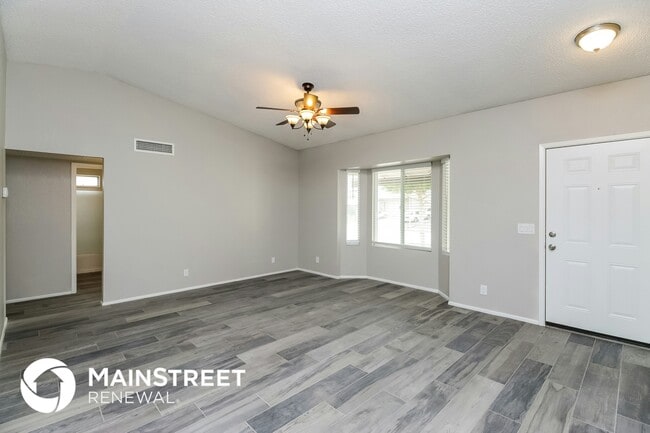 Building Photo - 4062 E Holmes Ave