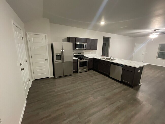 Building Photo - *Pre-leasing* Three Bedroom | Two Bath Hom...