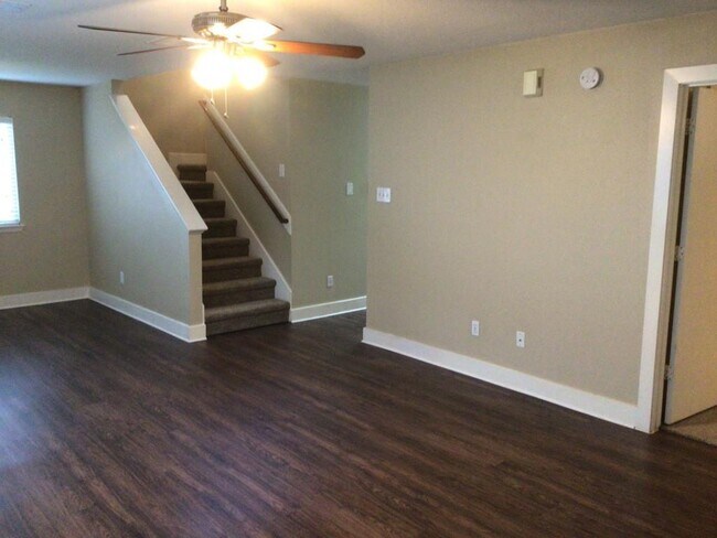 Building Photo - 7627 River Pines Dr