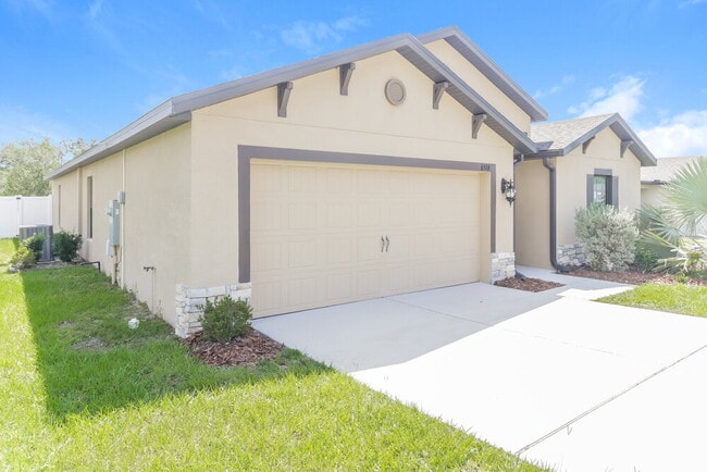 Building Photo - 6519 Redbay Dr