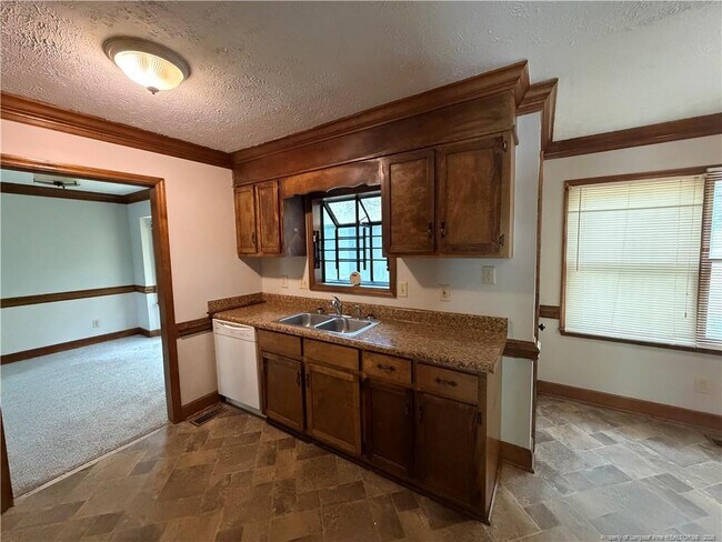 Building Photo - 872 Hilton Dr