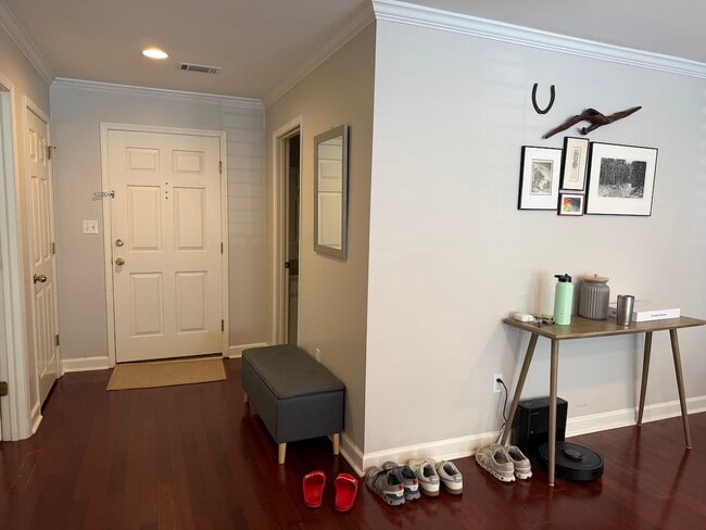 Entry way - 3201 Lenox Rd NE