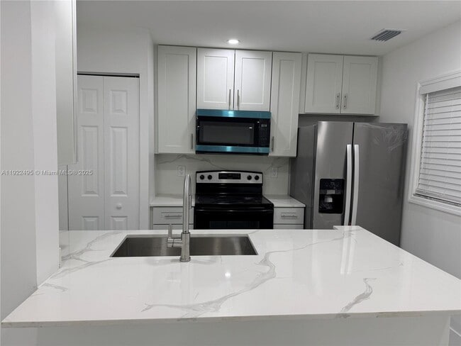 Foto del edificio - 9726 Hammocks Blvd