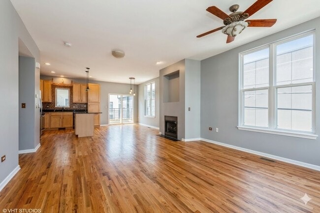 Building Photo - 3238 N Kilbourn Ave