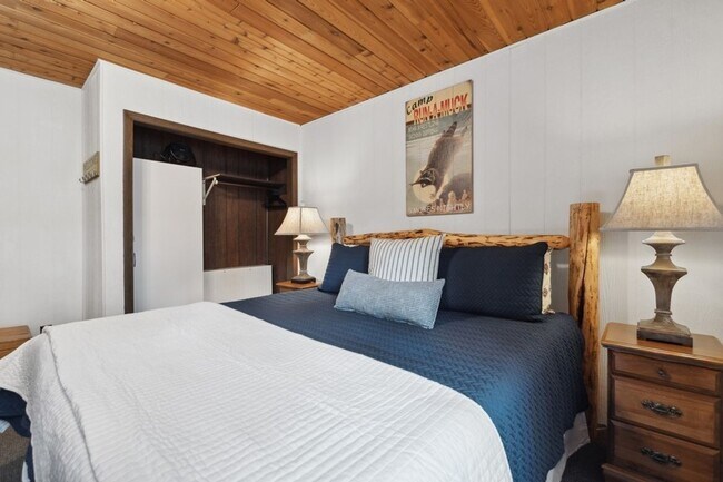 Foto del edificio - 1 Bedroom, 1 Bath Condo on Whitefish Lake