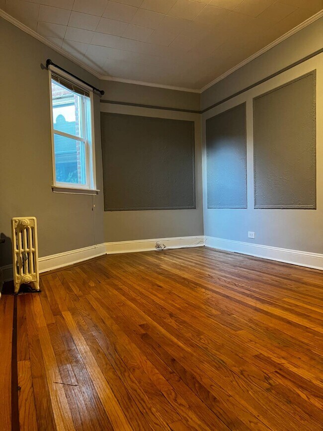 Building Photo - 576 Warburton Ave