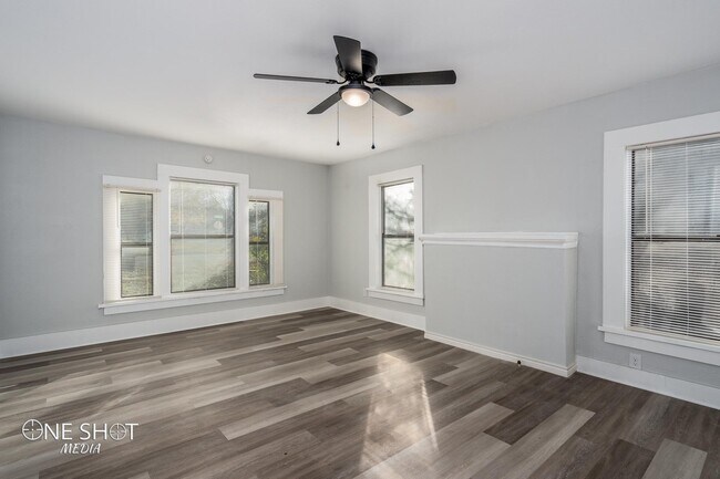 Foto del edificio - 842 Grand Ave