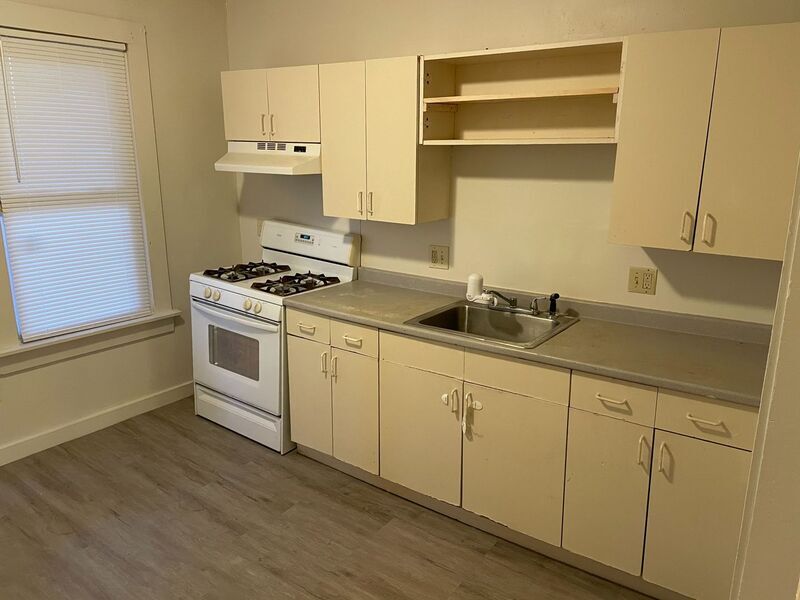 Building Photo - 387 Oakland St