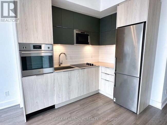 Building Photo - 1-421 Belsize Dr