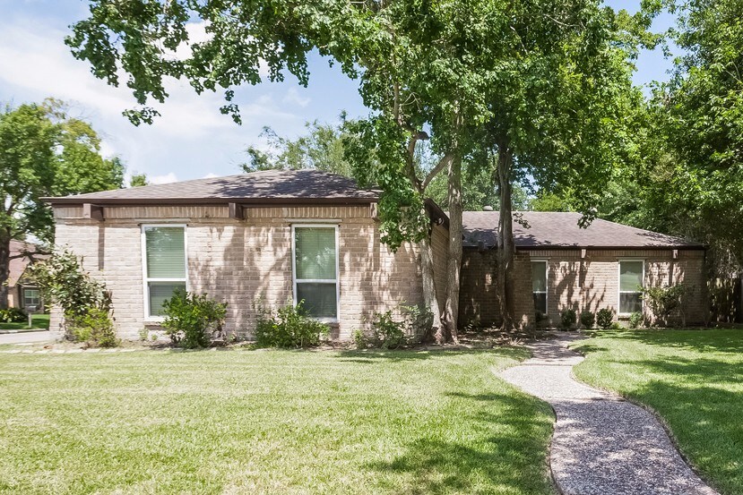 2126 Briarcrest Dr, Houston, TX 77077 House Rental in Houston, TX