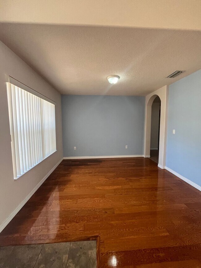 Foto del edificio - Beautiful Open Floor Plan 4 bedrom 2 Bath!