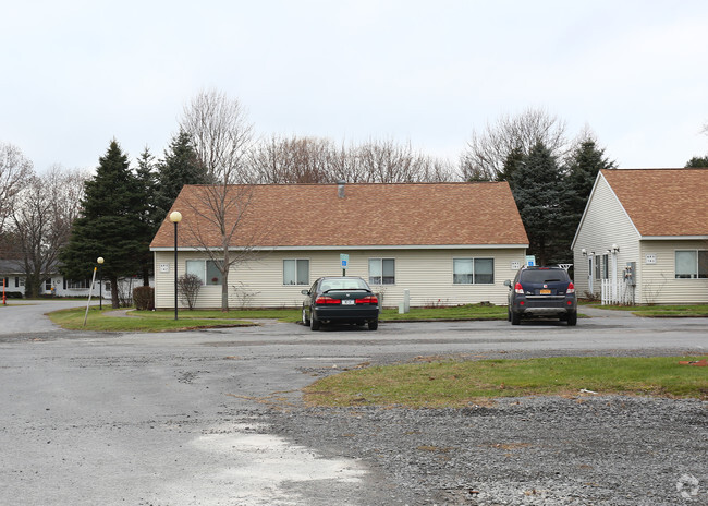 Building Photo - Creekside Apartments