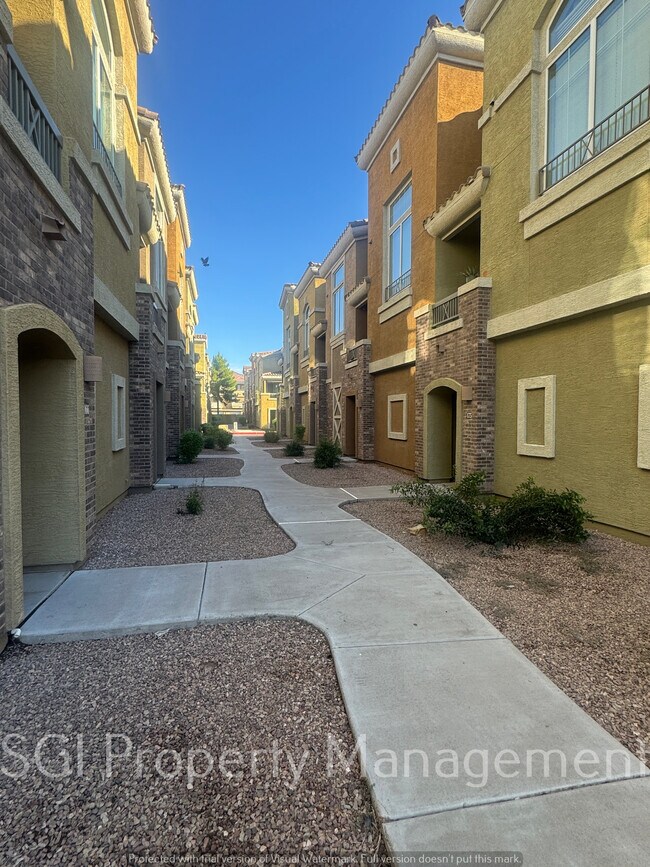 Foto del edificio - 18250 N Cave Creek Rd