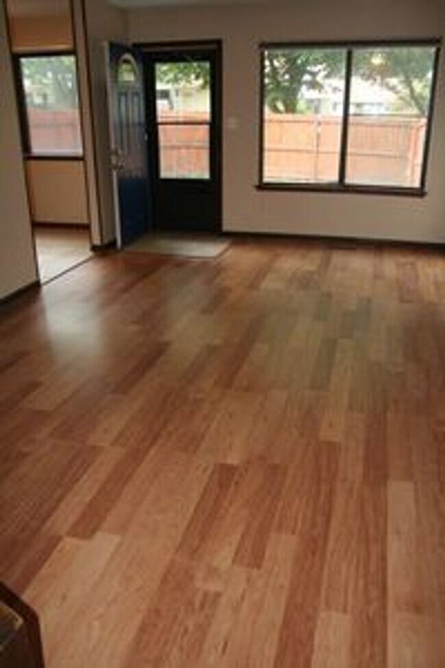 Foto del edificio - Large townhomne