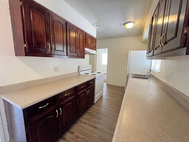 Foto del edificio - No Hoa! Single Story House with 4 Bedrooms 2 Bathrooms!
