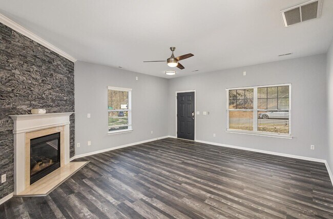 Foto del edificio - 7025 Centerline Dr