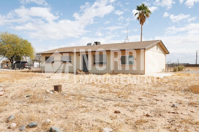 Building Photo - Acreage and NO HOA!! Nice Home by Central ...