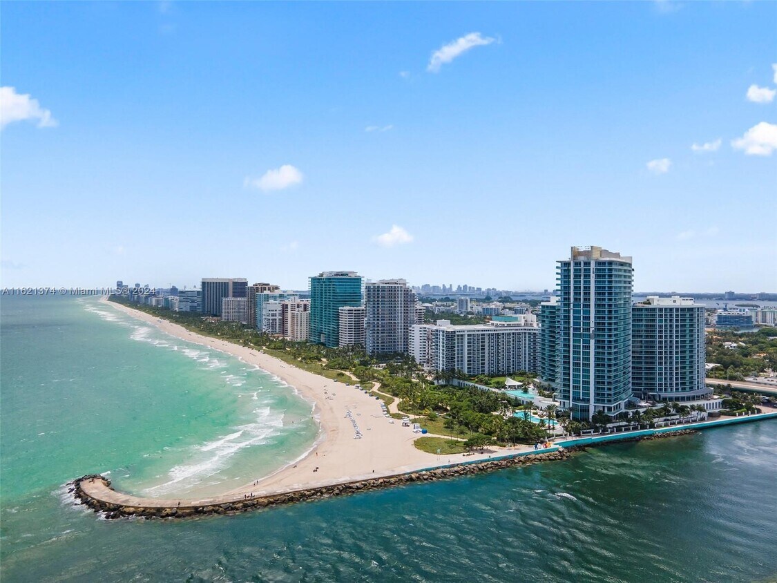Primary Photo - 10295 Collins Ave