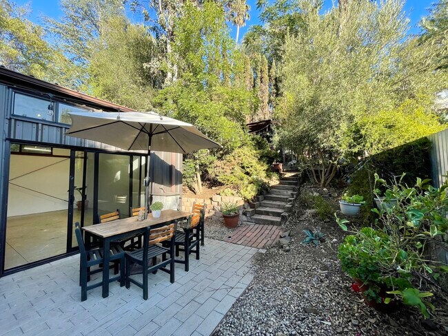 Building Photo - 21914 Entrada Rd