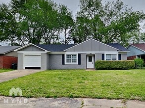 Building Photo - 4014 Hitchcock Dr