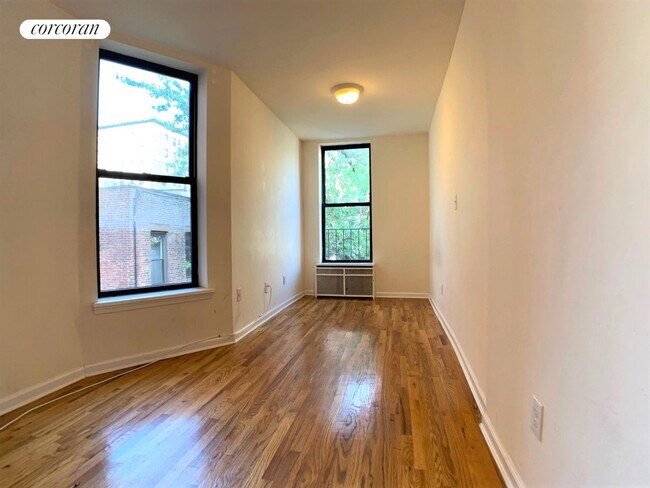 Building Photo - 147 E 81st St