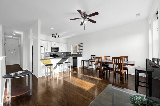 Foto del edificio - 2432 W Harrison St