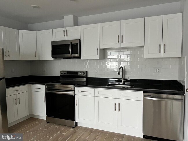 Building Photo - 433 N 40th St