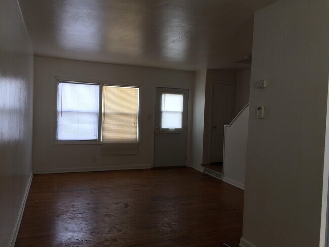 Foto del edificio - 1231 W Mullan Ave