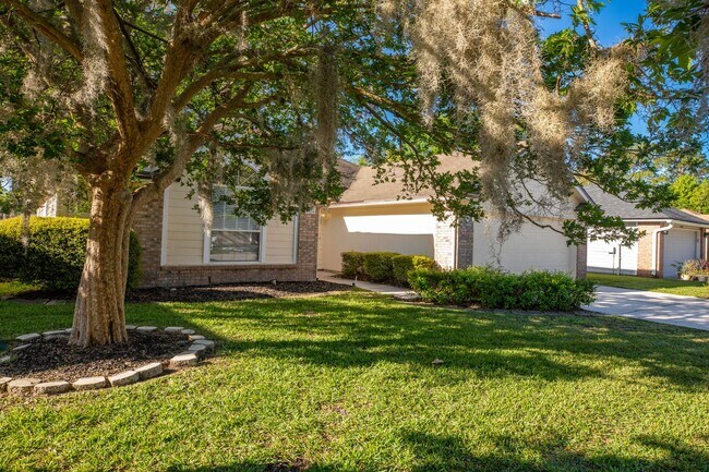 Building Photo - Great Rental in Eaglecrest!