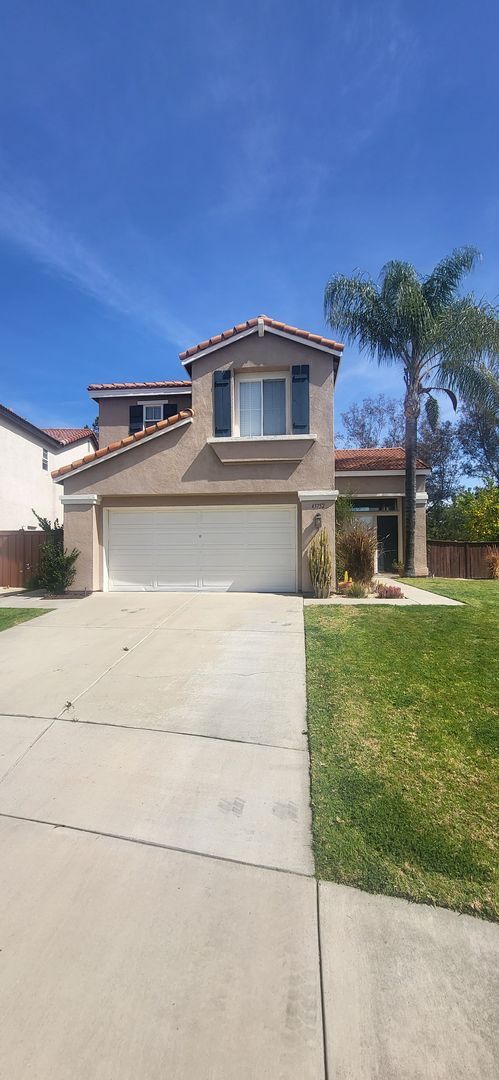 Building Photo - Really Cute 3 BR/ 2.5 BA Home in Beautiful Paseo Del Sol