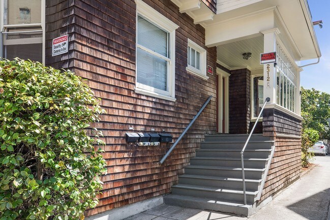 Foto del edificio - 2312 Durant Ave