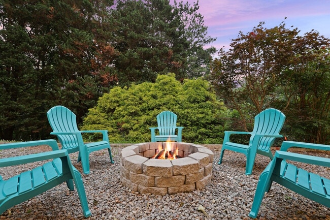 Building Photo - 443 Fox Run Dr