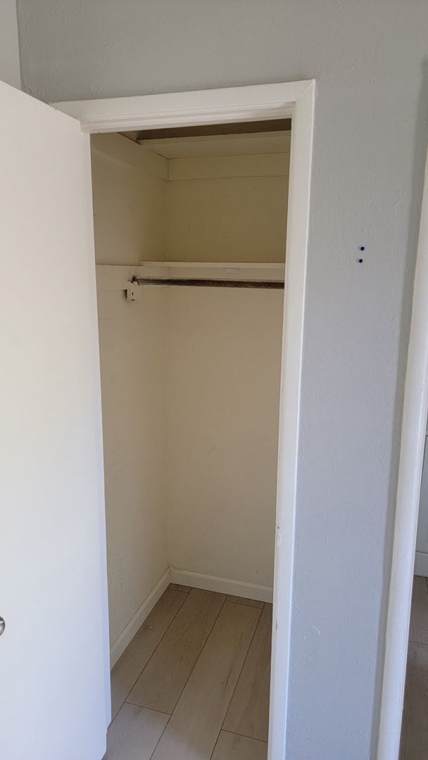 Foto del edificio - 1 Bedroom Duplex in Roseville Available Now